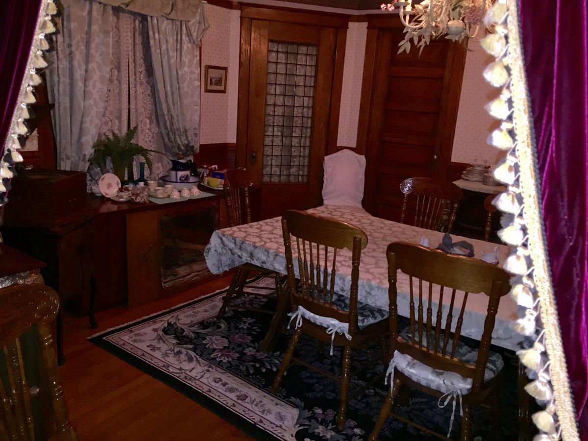 Scarlett House Victorian B & B Janesville Exterior photo